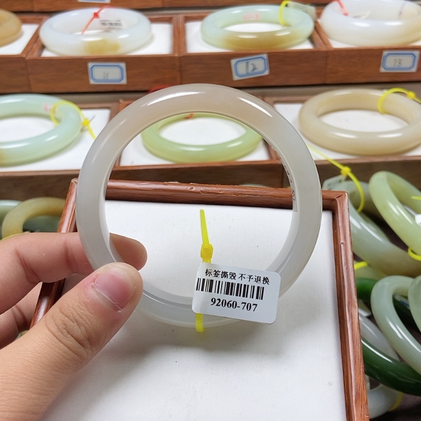 【闪购商品】和田玉未镶嵌手镯