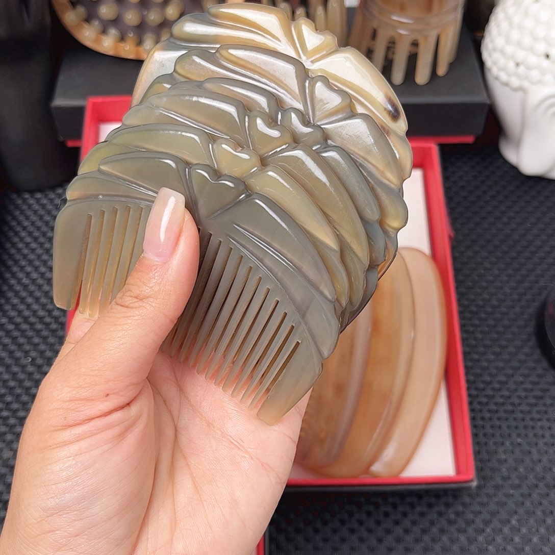 手工制作纯牛角梳子