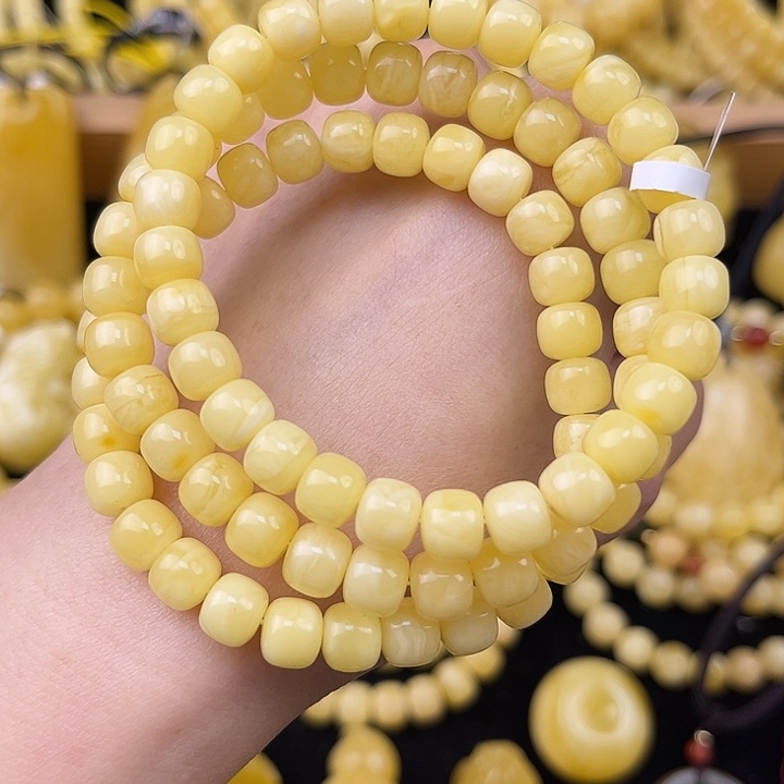 琥珀未镶嵌颈饰琥珀，多样性发其一