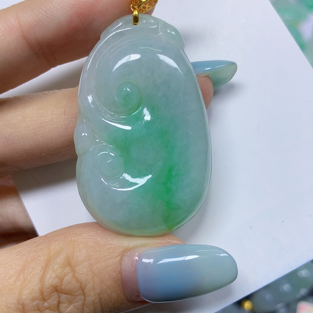 希***儿翡翠18K金镶嵌颈饰挂件