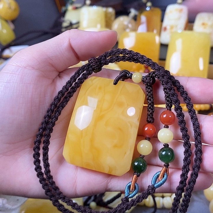 琥珀未镶嵌裸石无事牌