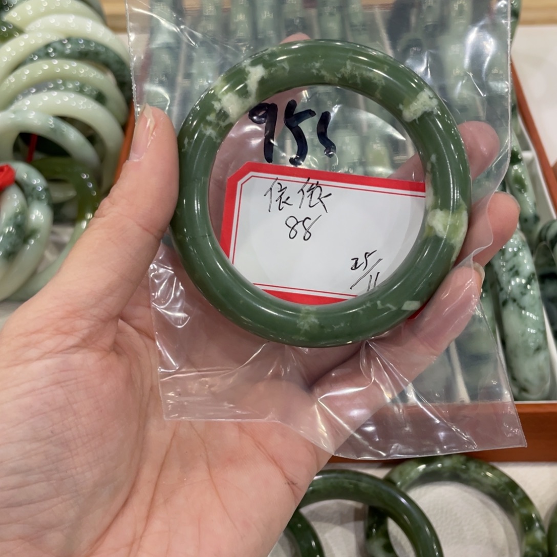 依***侬蛇纹石玉未镶嵌手镯
