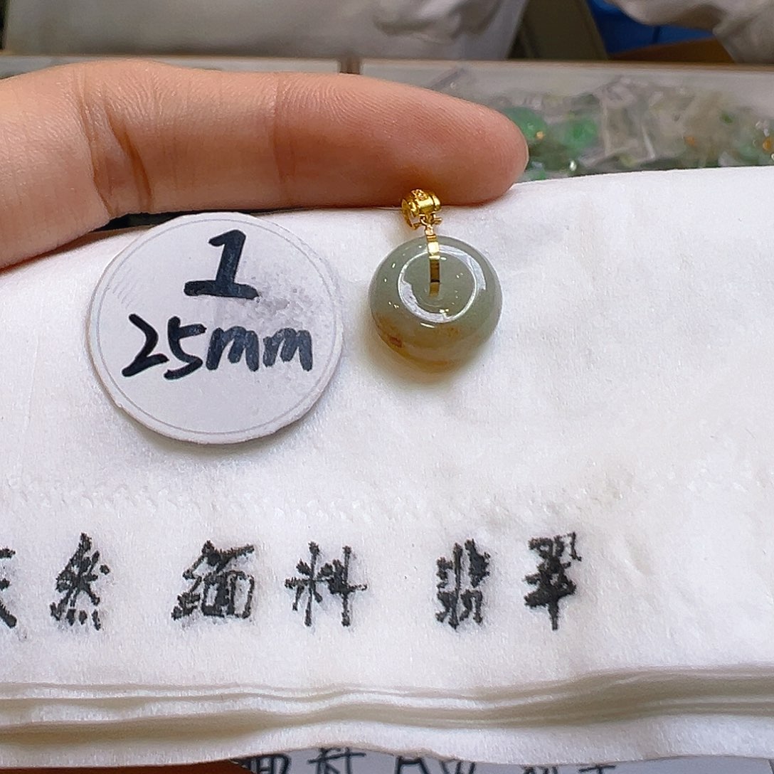 翡翠颈饰18K金镶嵌翡翠