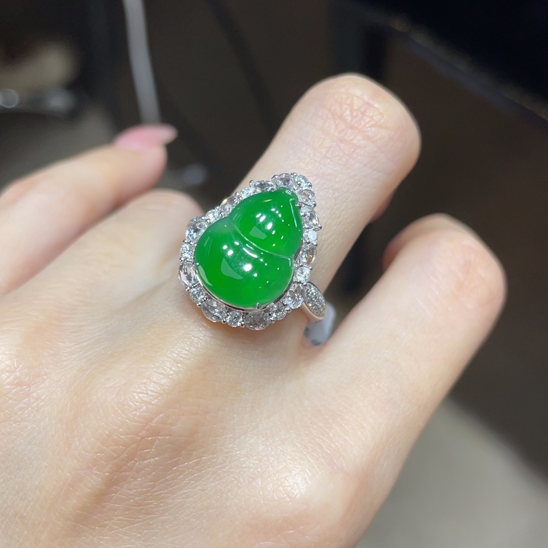 翡翠颈饰18K金镶嵌天然缅甸翡翠a货