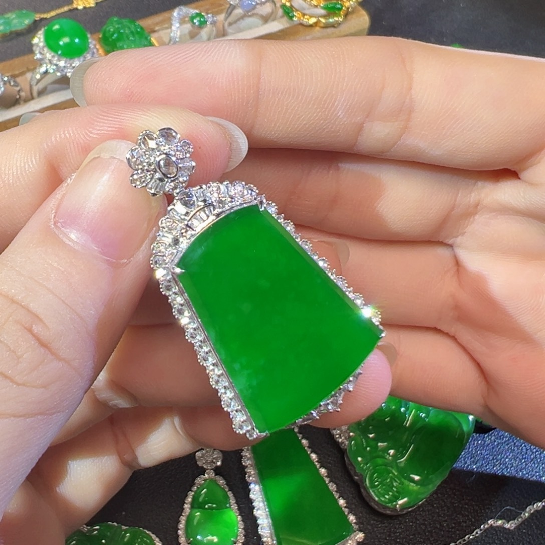 翡翠18K金镶嵌吊坠(不含链)