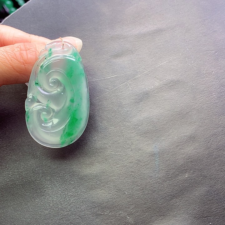 颈饰未镶嵌石英质玉