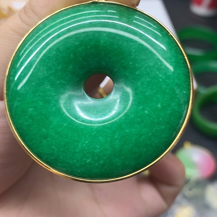 翡翠未镶嵌颈饰吊坠