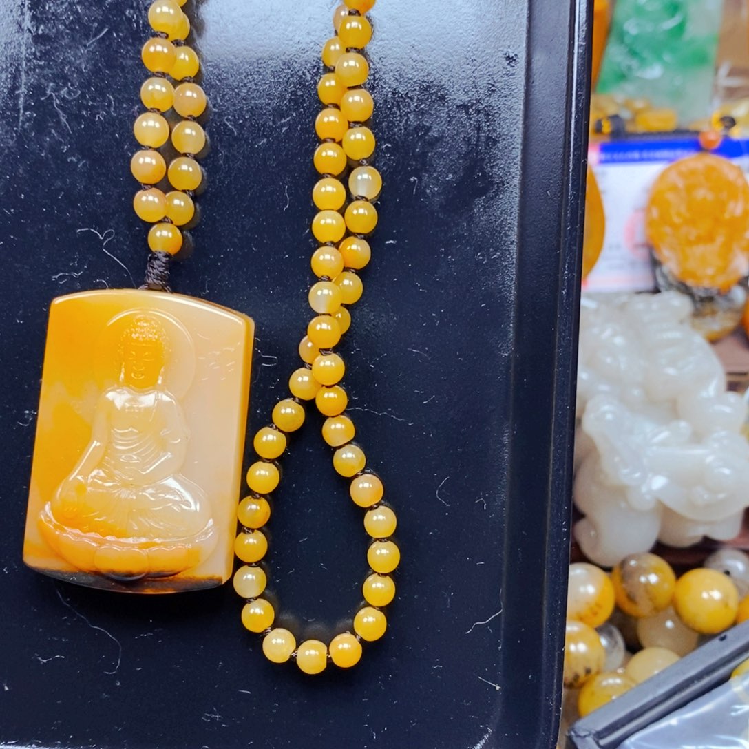 石英质玉（黄龙玉）足铂镶嵌颈饰