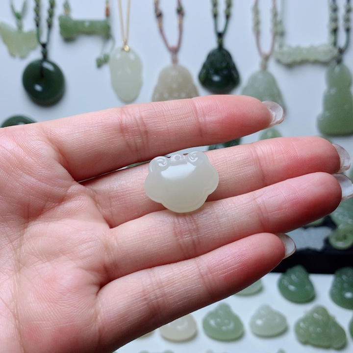 和田玉吊坠未镶嵌