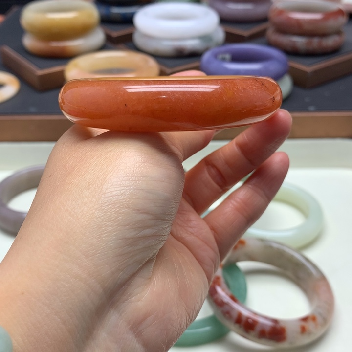 未镶嵌手镯石英质玉