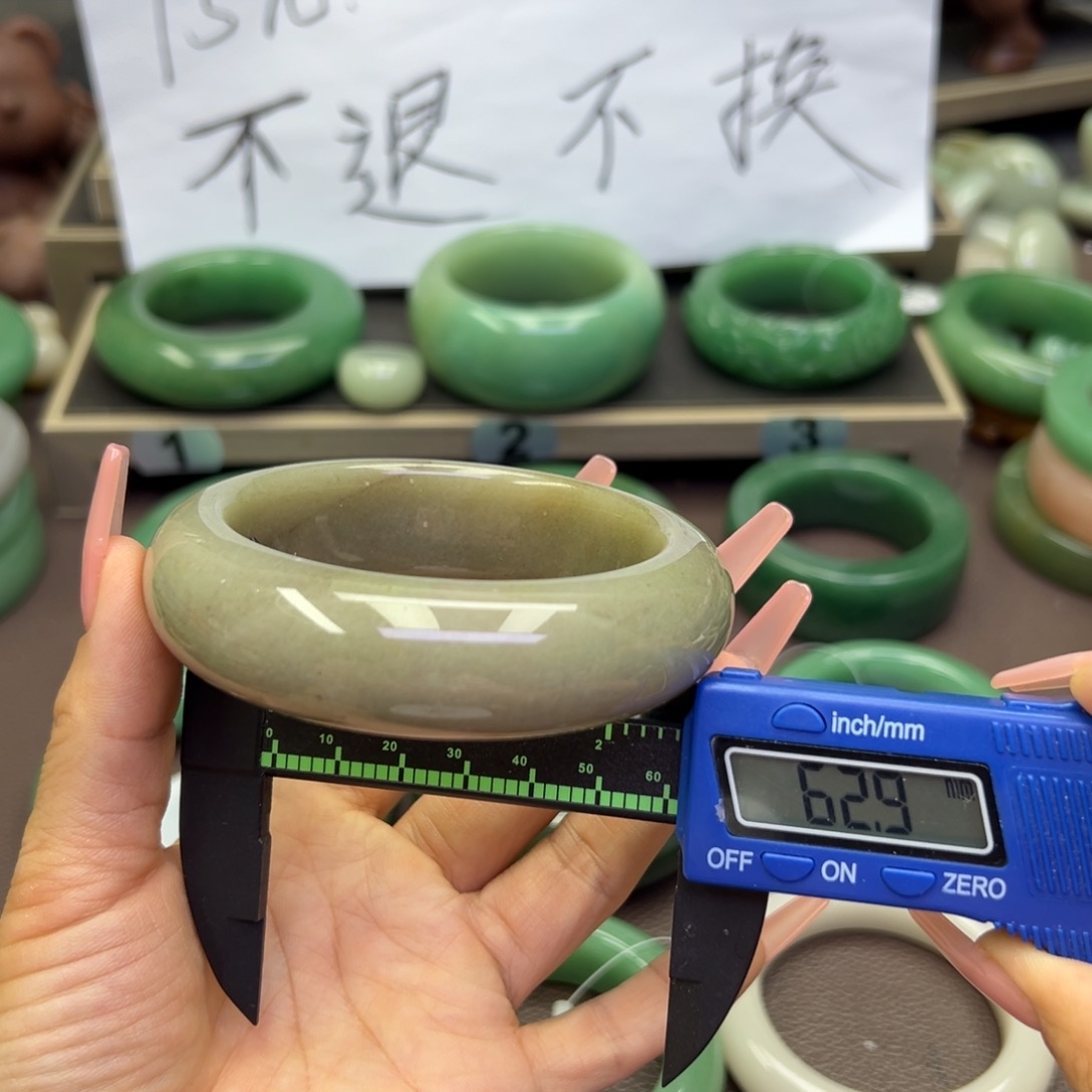 未镶嵌手镯石英岩玉