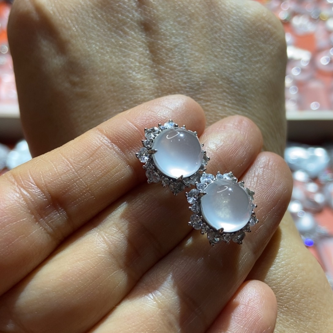 神***扬石英质玉银S925镶嵌颈饰