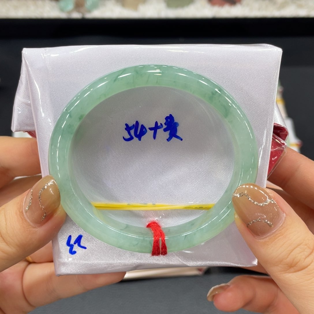 翡翠手镯未镶嵌缅甸天然翡翠手镯