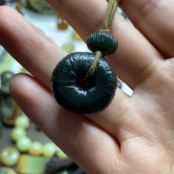 岫岩河磨玉（透闪石质玉）挂坠未镶嵌