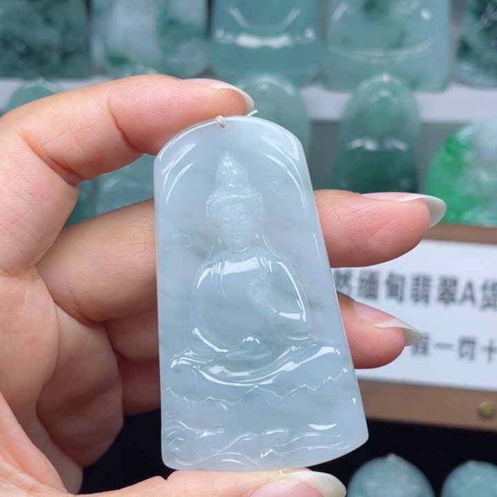 颈饰未镶嵌翡翠素衣观音