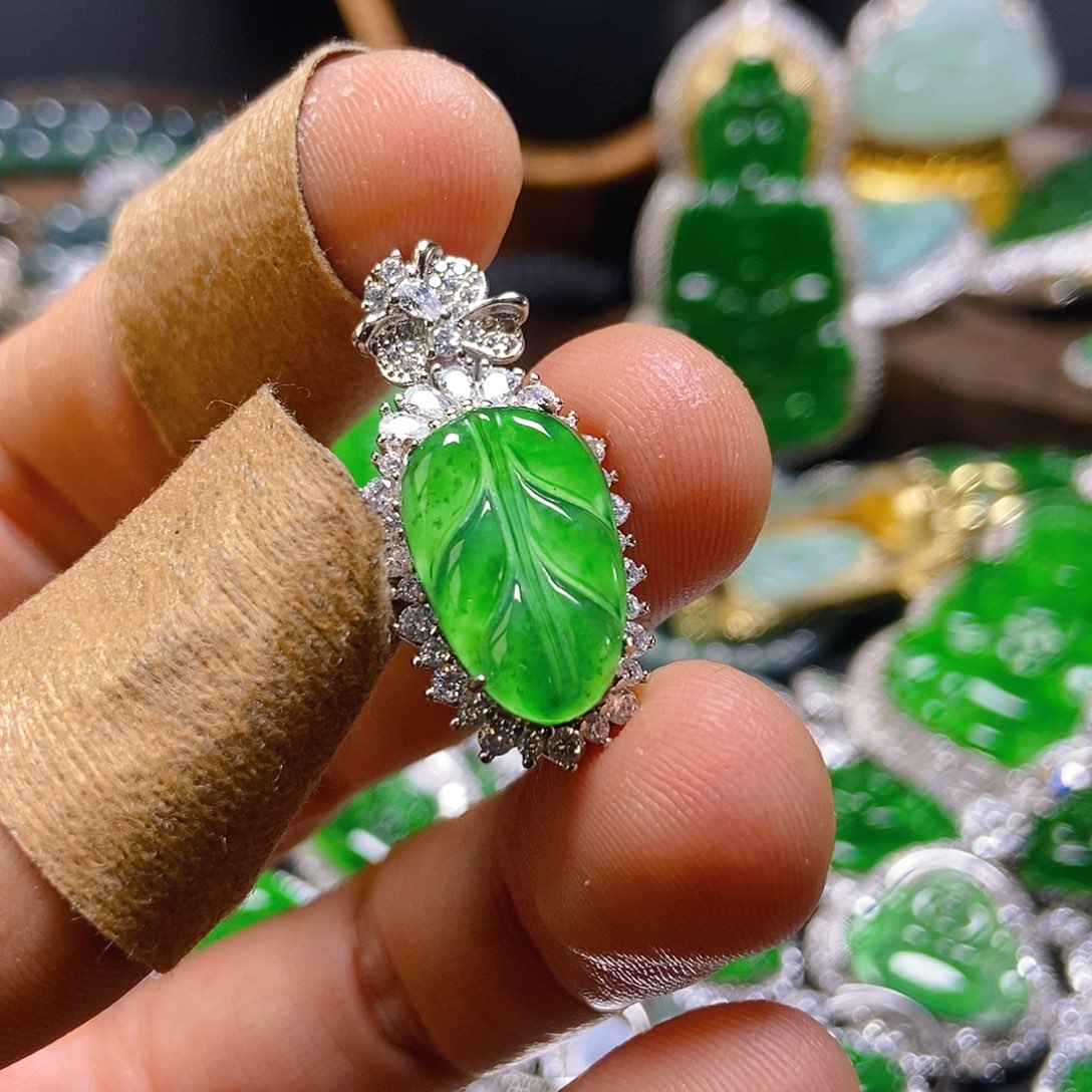 翡翠吊坠(不含链)未镶嵌111吊坠