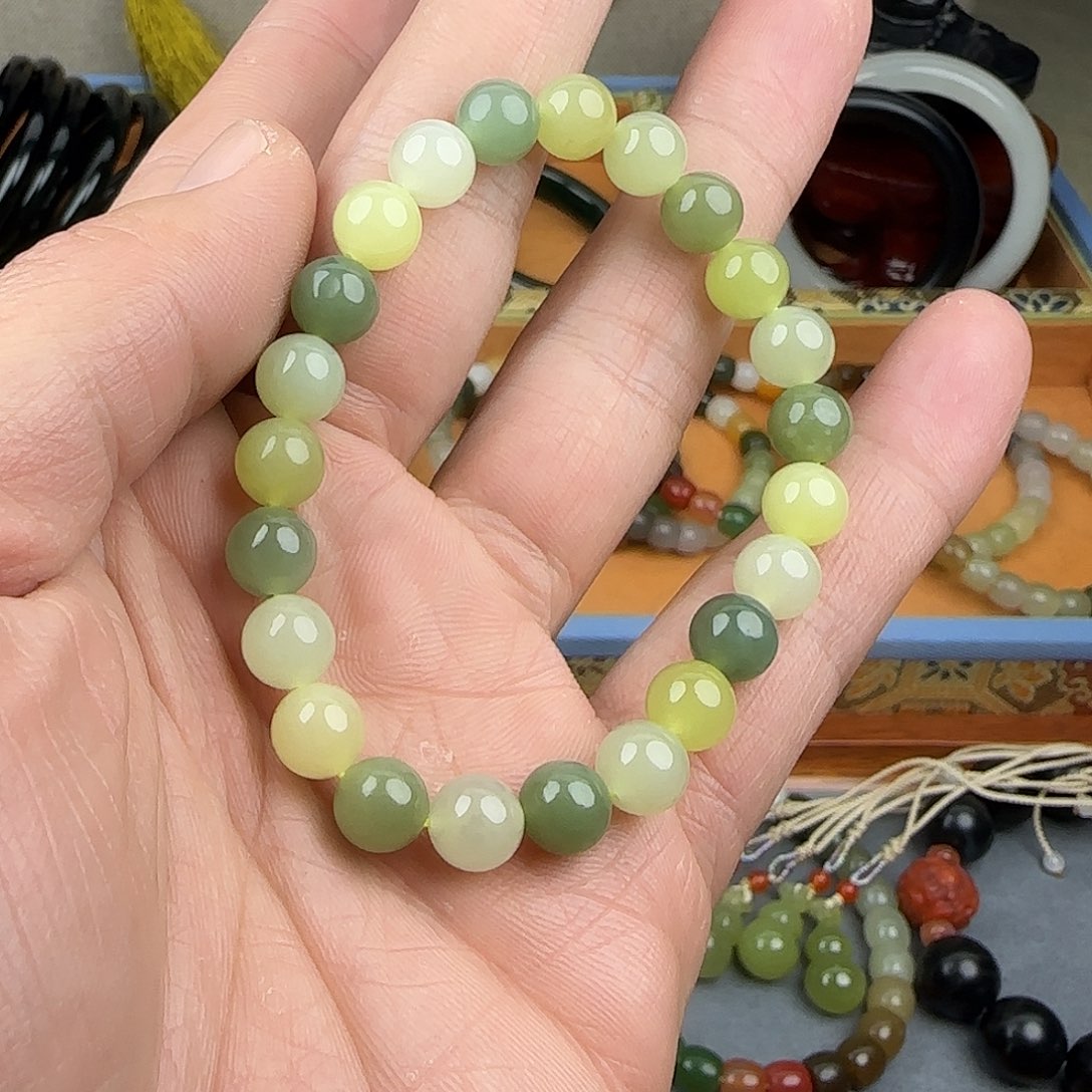 和田玉未镶嵌颈饰卡8多宝