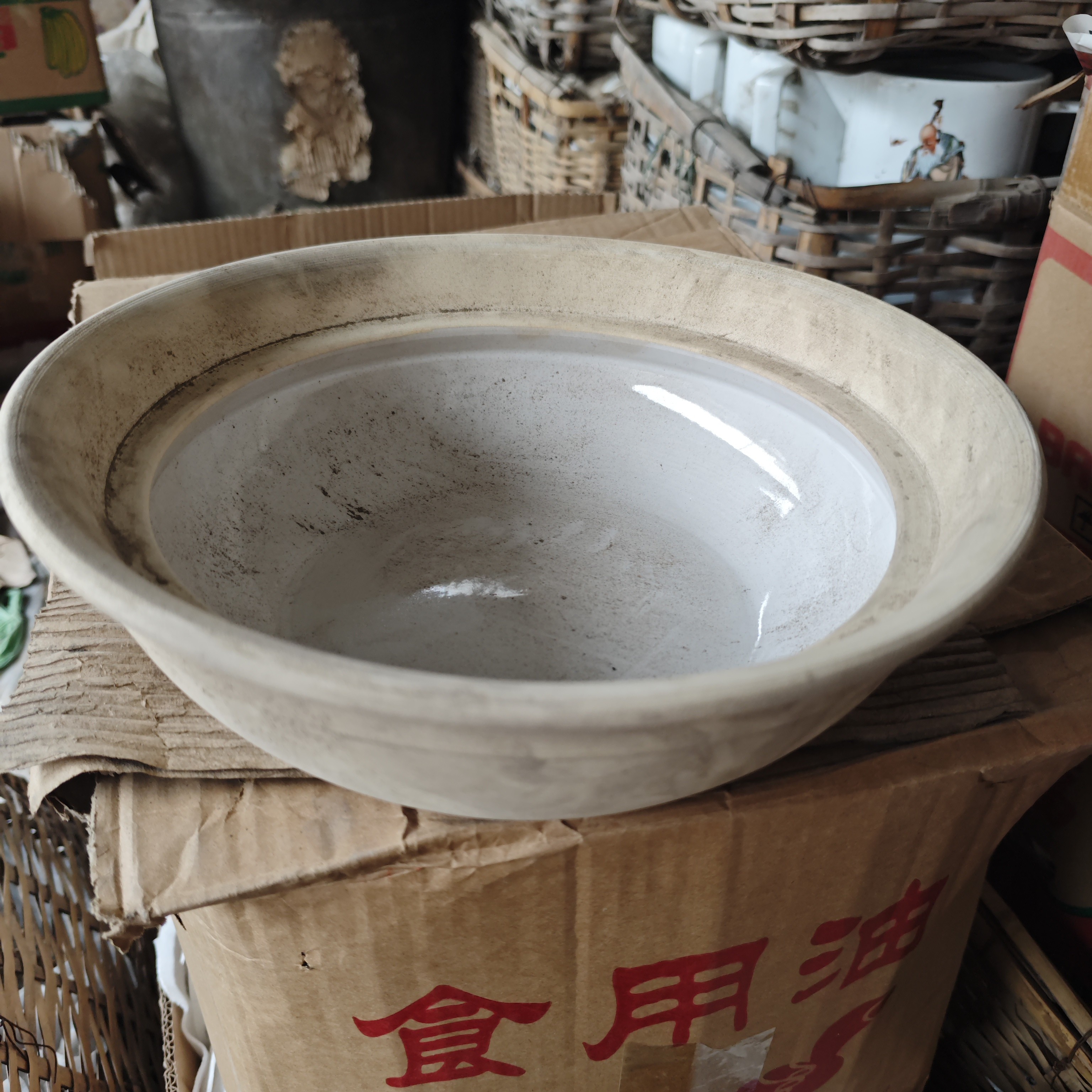 库存微瑕土陶锅一个