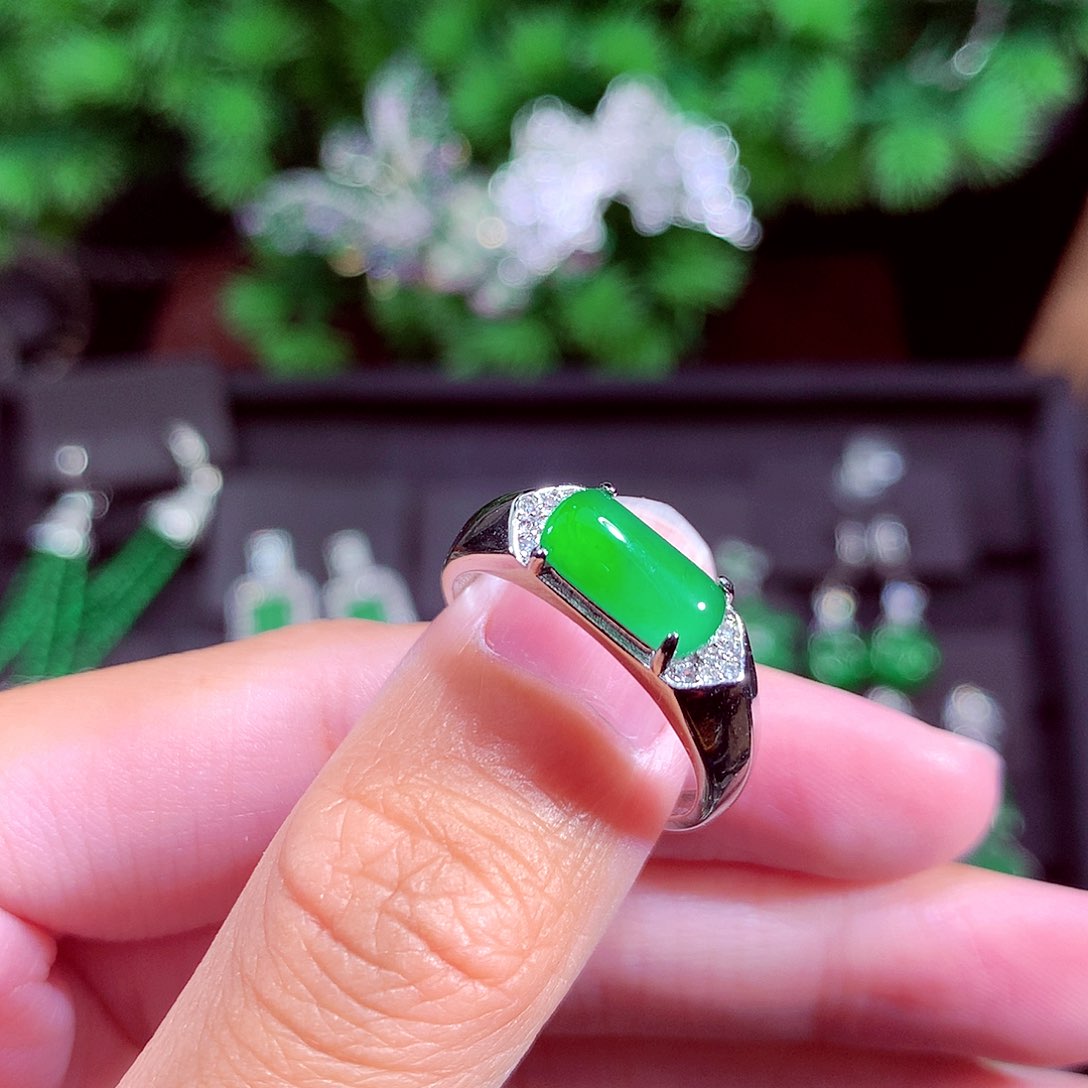 颈饰未镶嵌翡翠天然