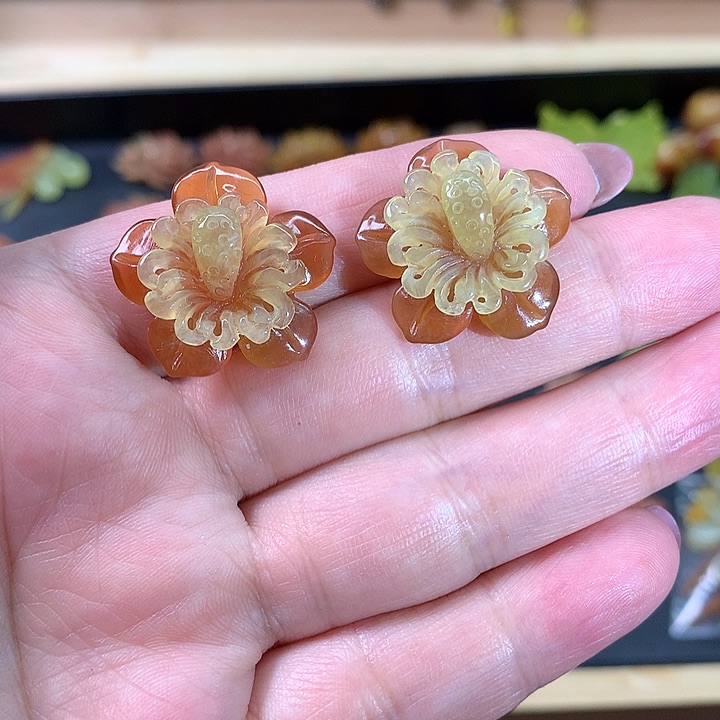 未镶嵌蛇纹石玉耳饰浮****）