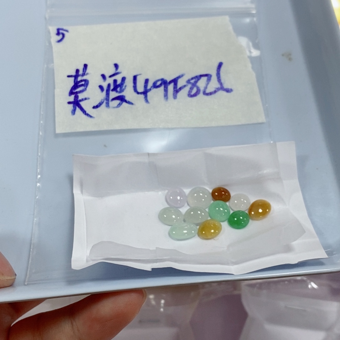 莫***人未镶嵌定制翡翠不