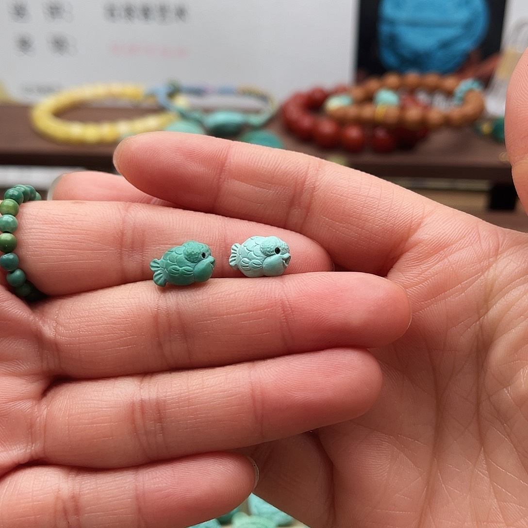 绿松石未镶嵌颈饰