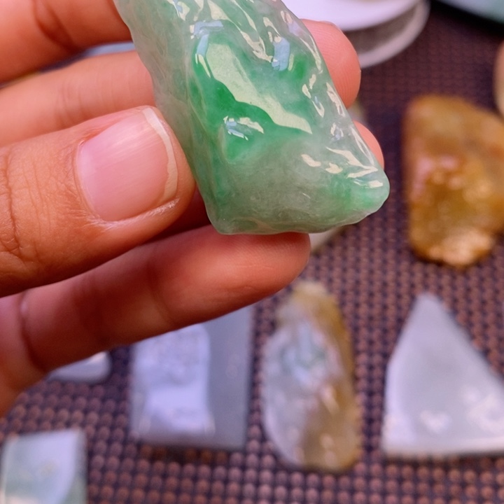 翡翠未镶嵌颈饰翡翠