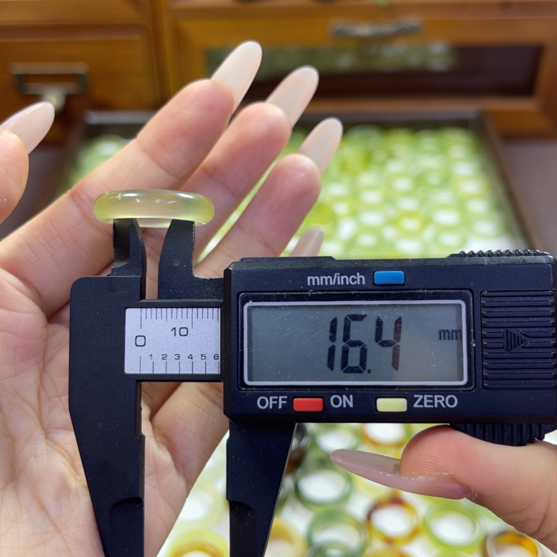 蛇纹石玉未镶嵌手镯15