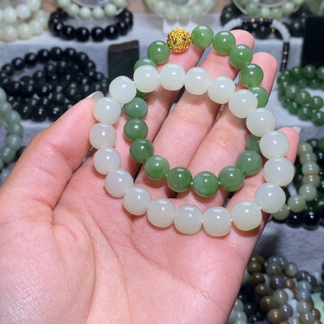 颜***大和田玉未镶嵌手链