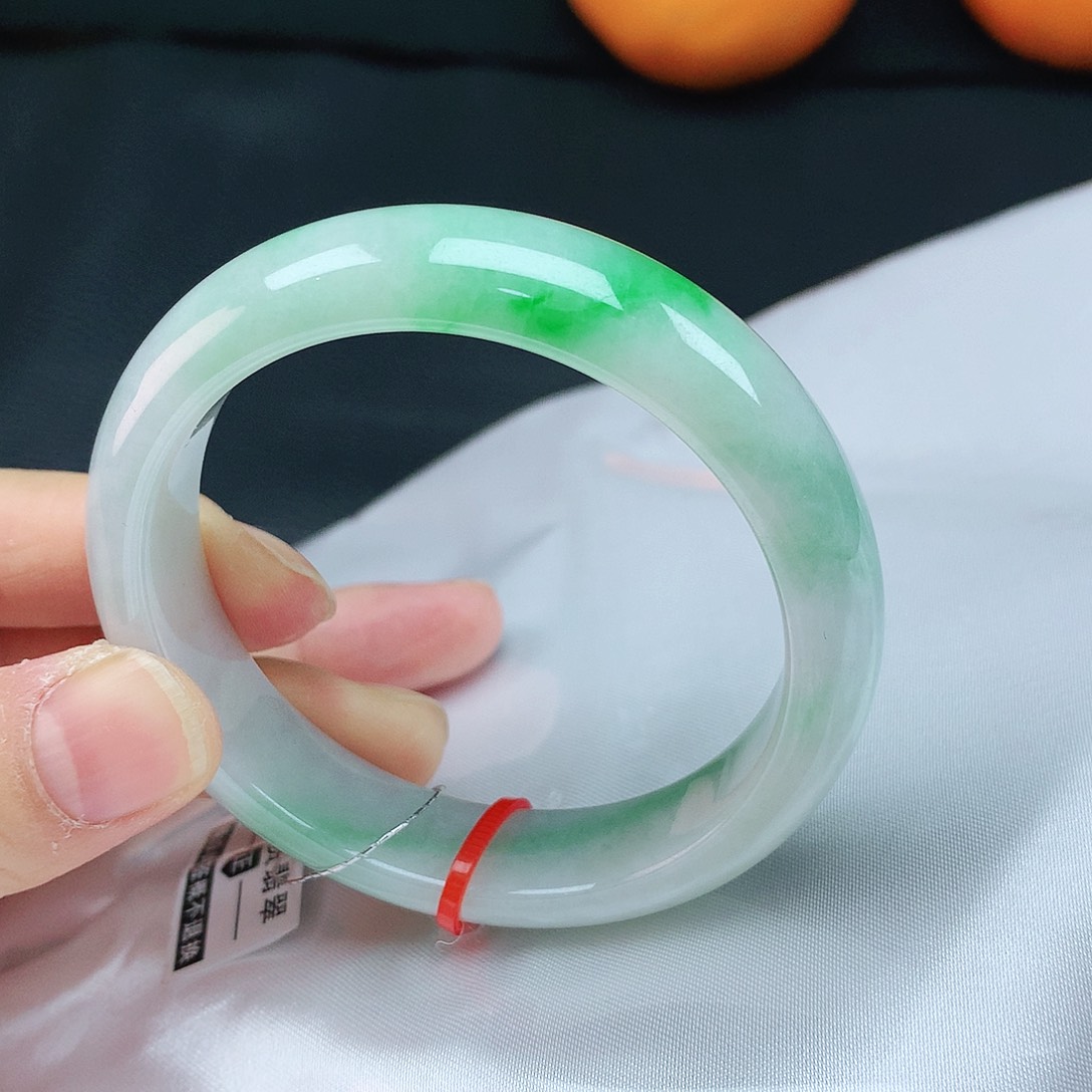 翡翠手镯未镶嵌52轮胎