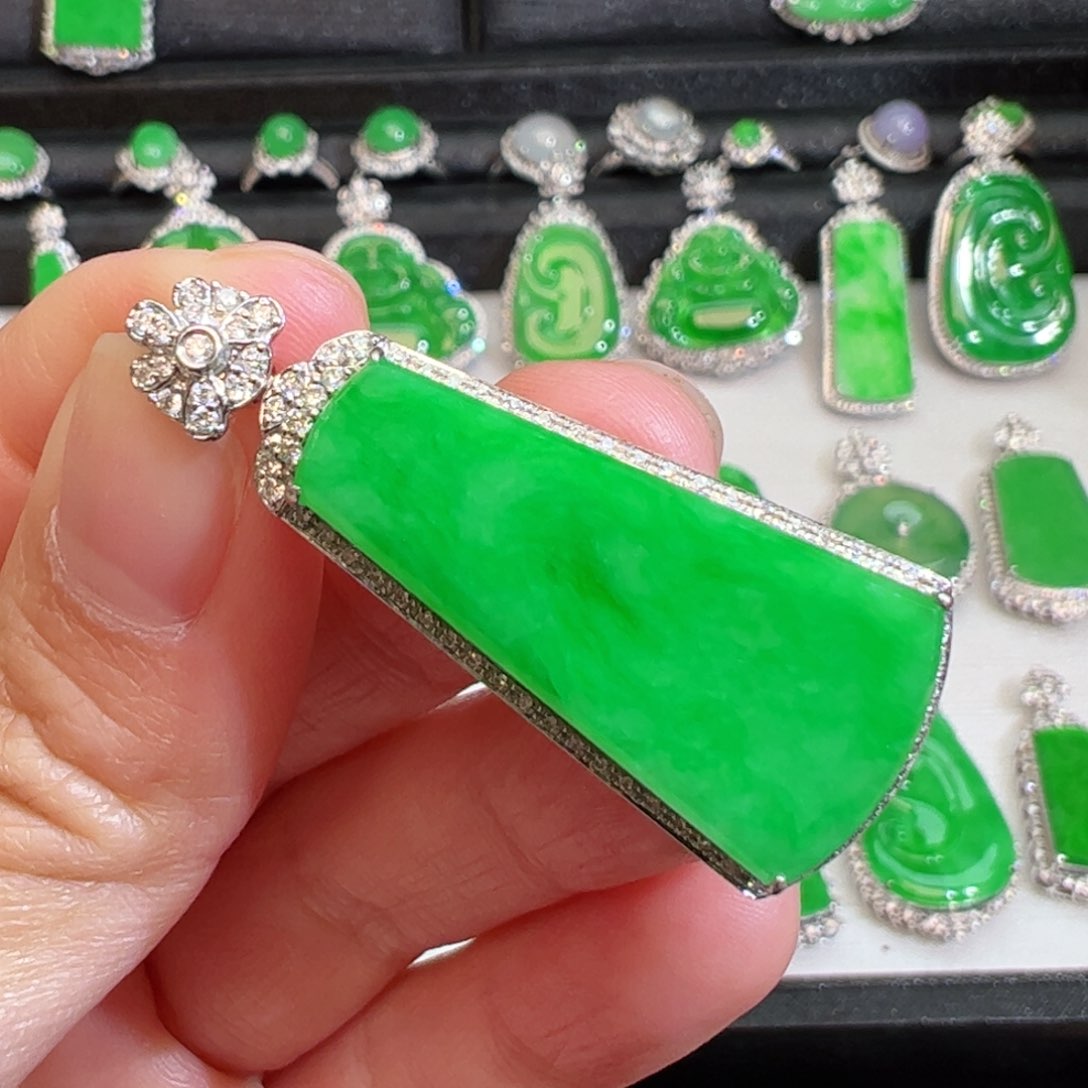 翡翠吊坠(不含链)18K金镶嵌