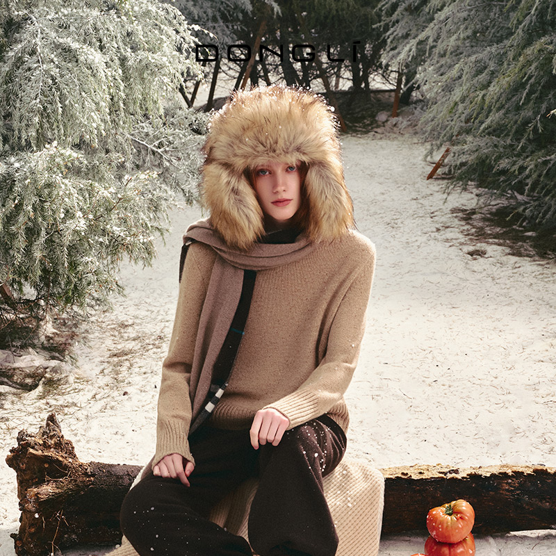 东黎 山羊绒 童心未远-香草曲奇 流光风女士秋冬螺纹圆领套衫5638