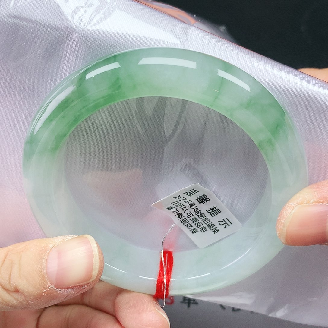 翡翠手镯未镶嵌56圈