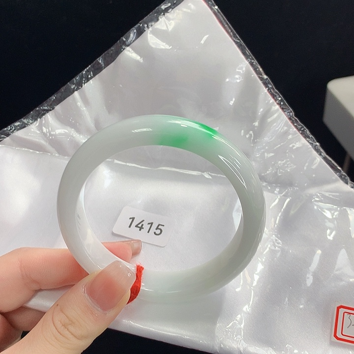 翡翠手镯未镶嵌天然翡翠手镯01