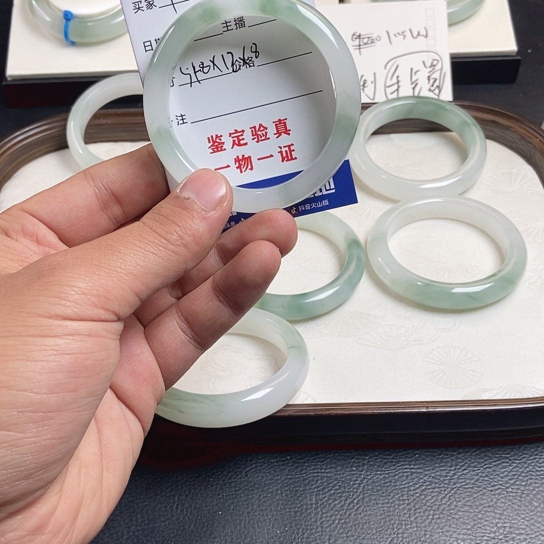 S***0石英质玉未镶嵌手镯7