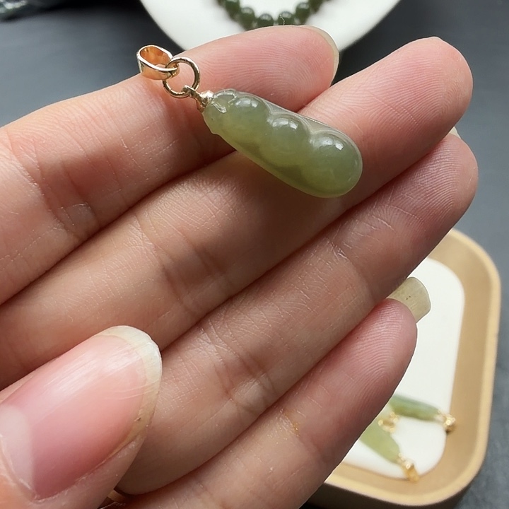 和田玉未镶嵌颈饰1