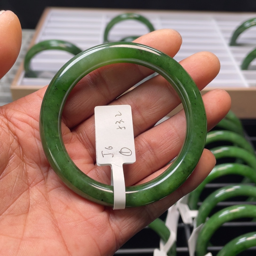 和田玉（碧玉）手镯未镶嵌平*