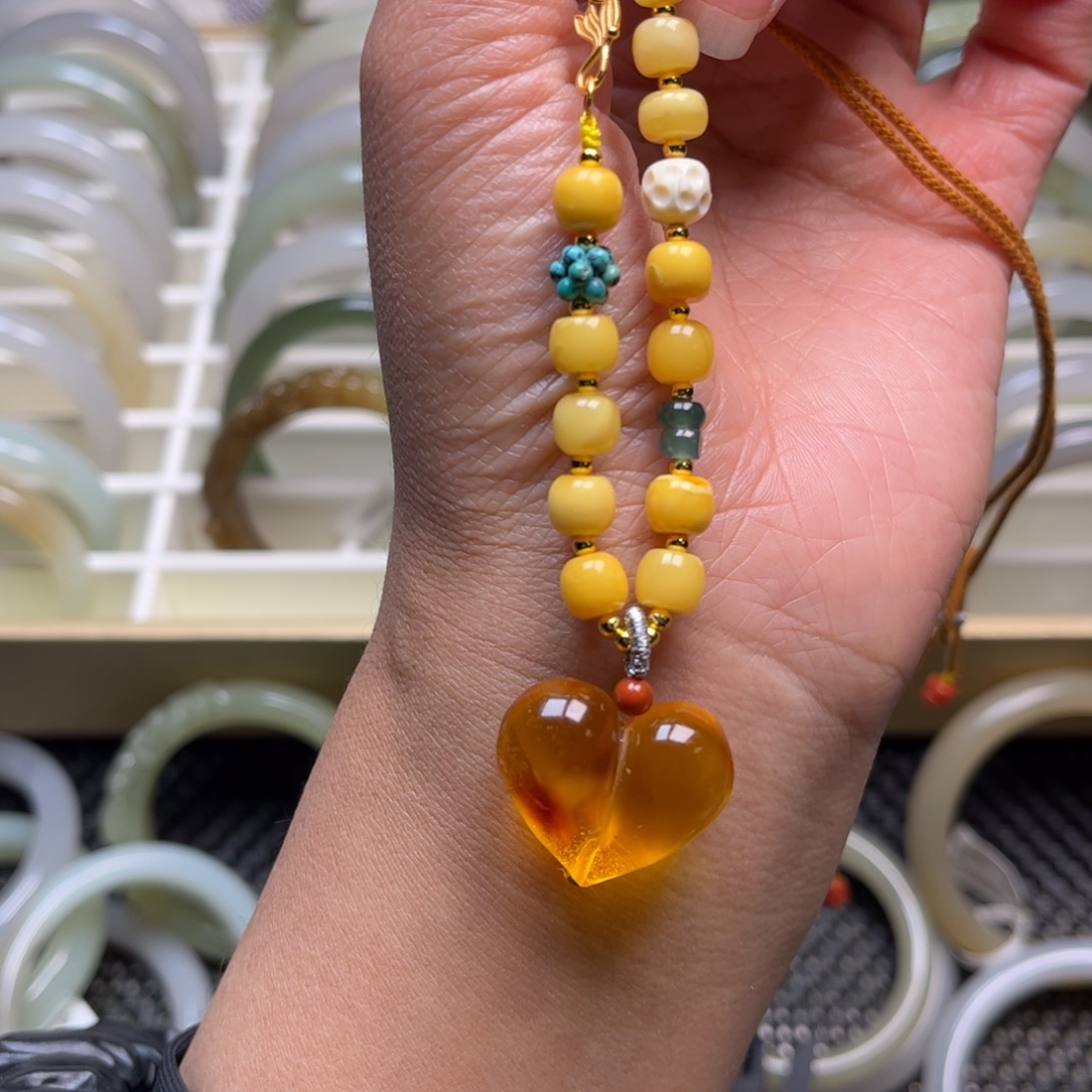 邪***羊蜜蜡未镶嵌吊坠(赠链)