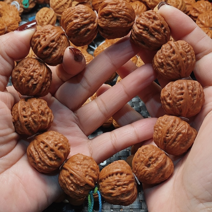 【闪购商品】文玩核桃吊坠树王方墩