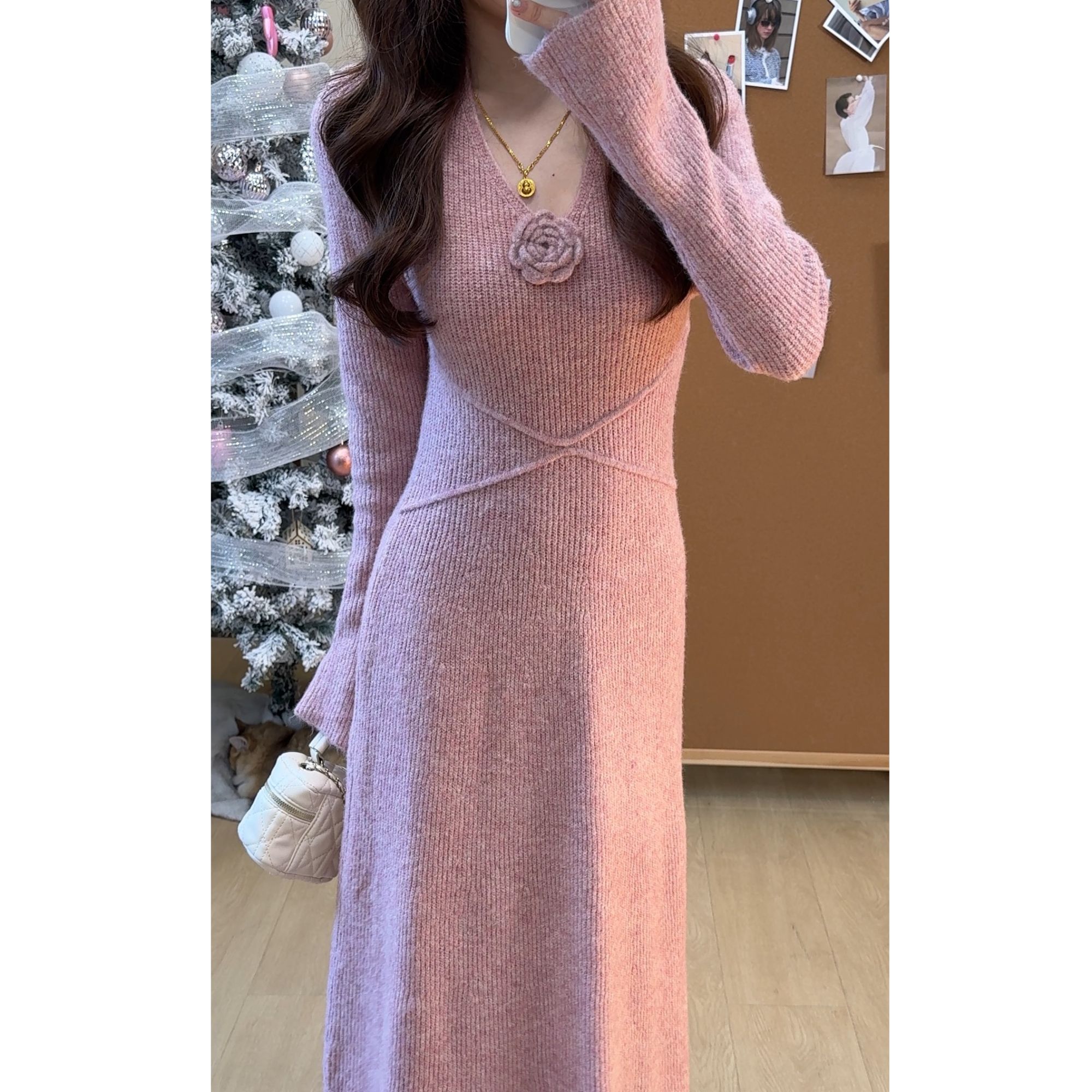 5425秋冬针织V领加厚显瘦高腰打底长袖A字版气质挂脖花朵连衣裙女