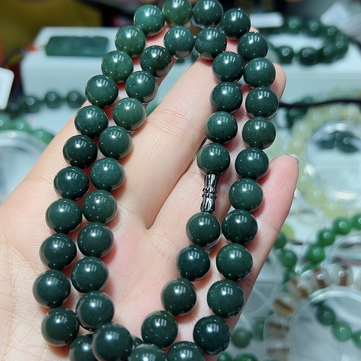 和田玉颈饰未镶嵌4