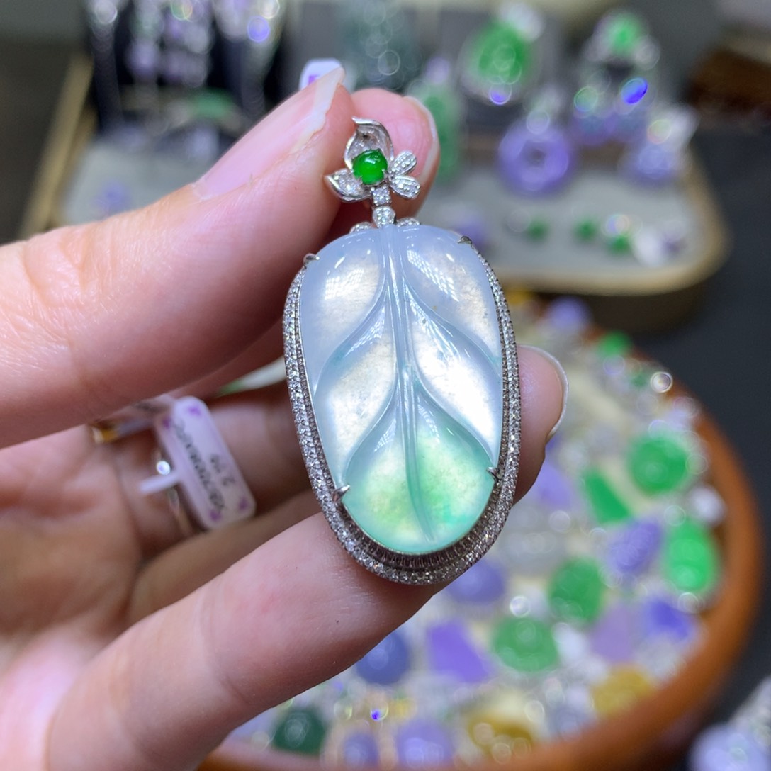 【闪购商品】翡翠颈饰18K金镶嵌翡翠吊坠项链