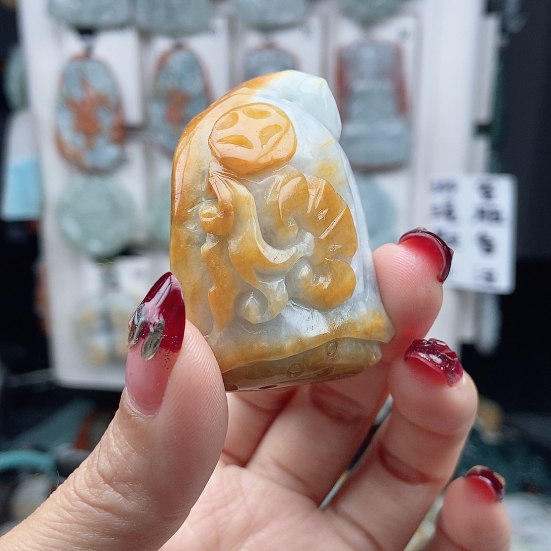 翡翠颈饰未镶嵌翡翠