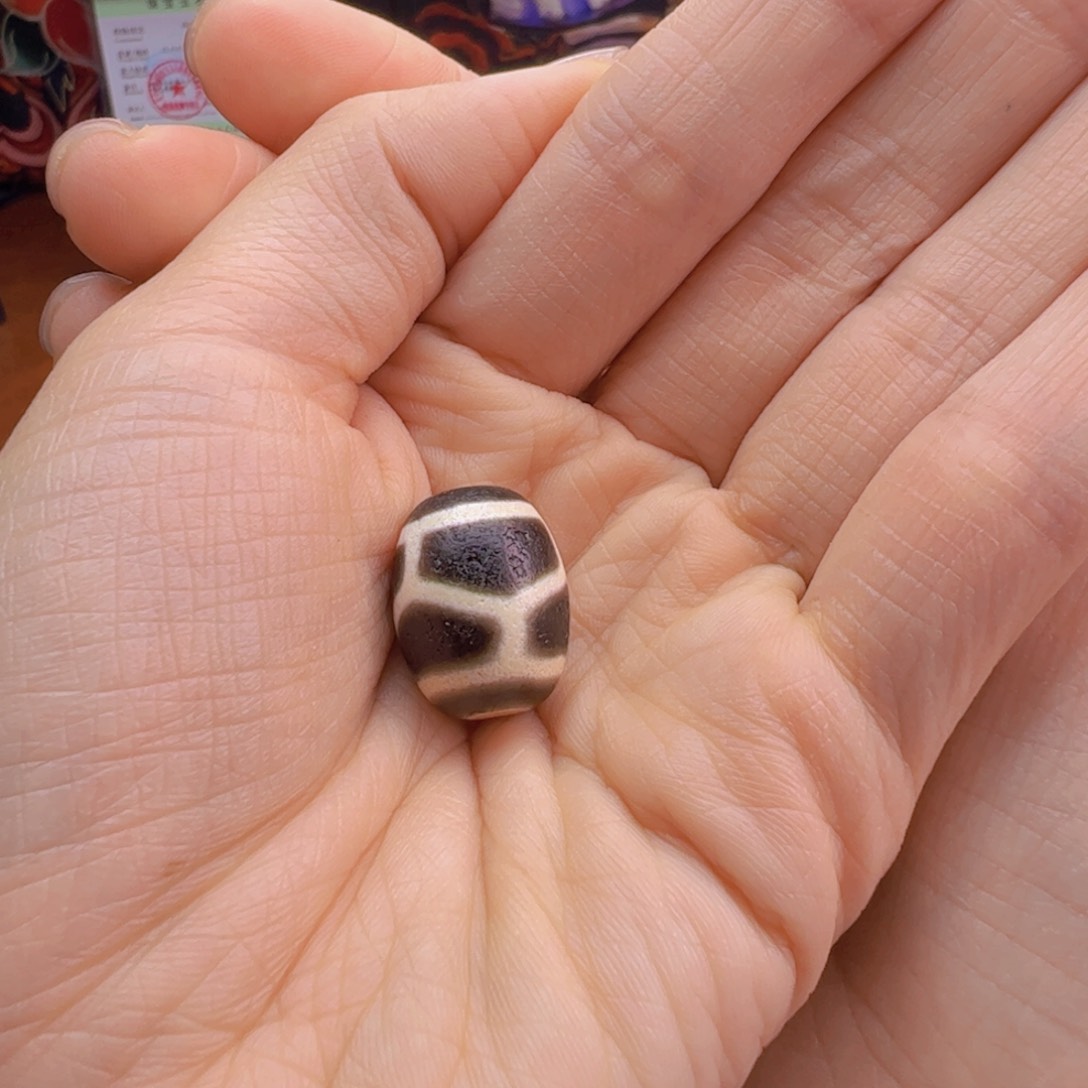 玛瑙/玉髓颈饰未镶嵌梵****?