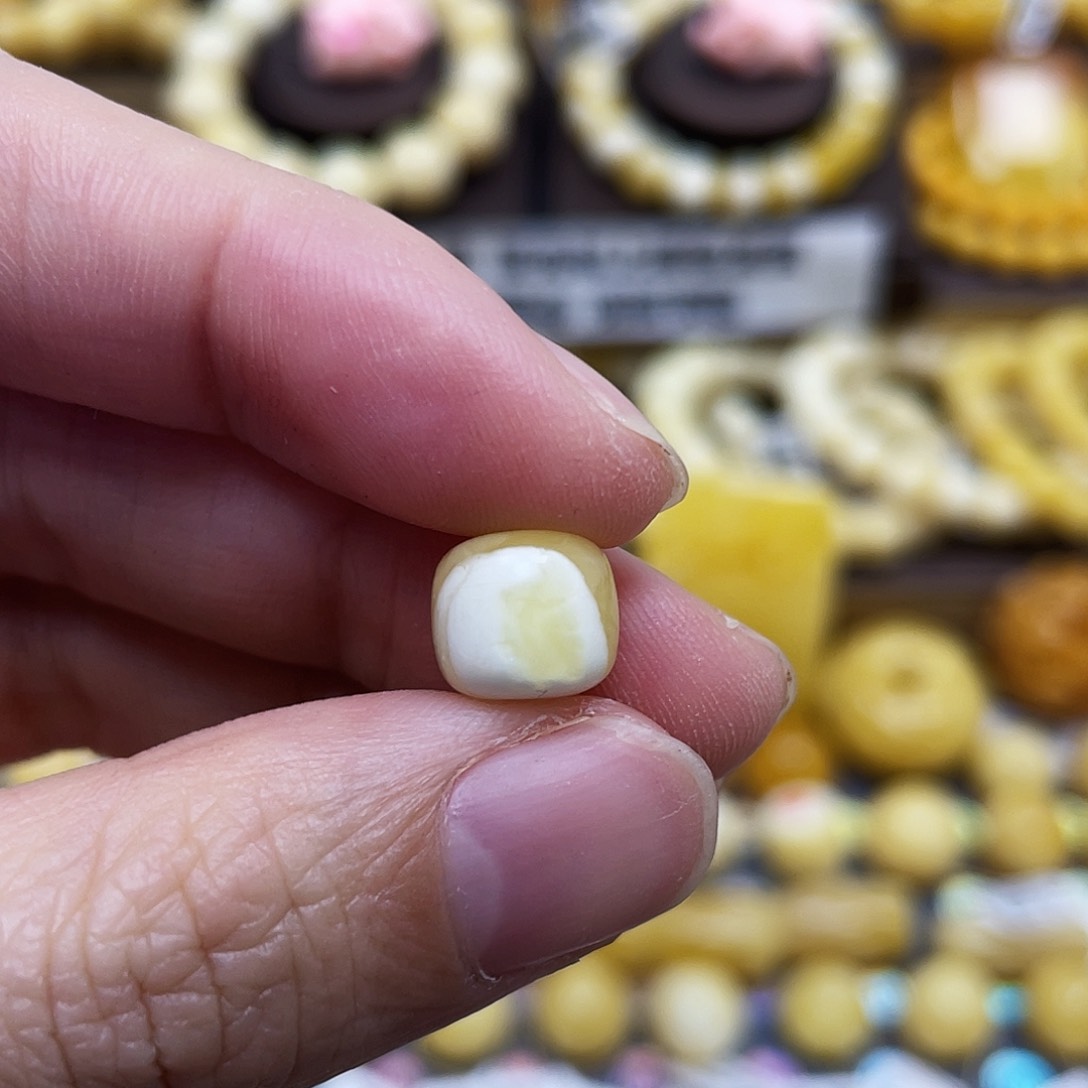 琥珀珠宝奇石未镶嵌9.5×8.5mm瑕疵