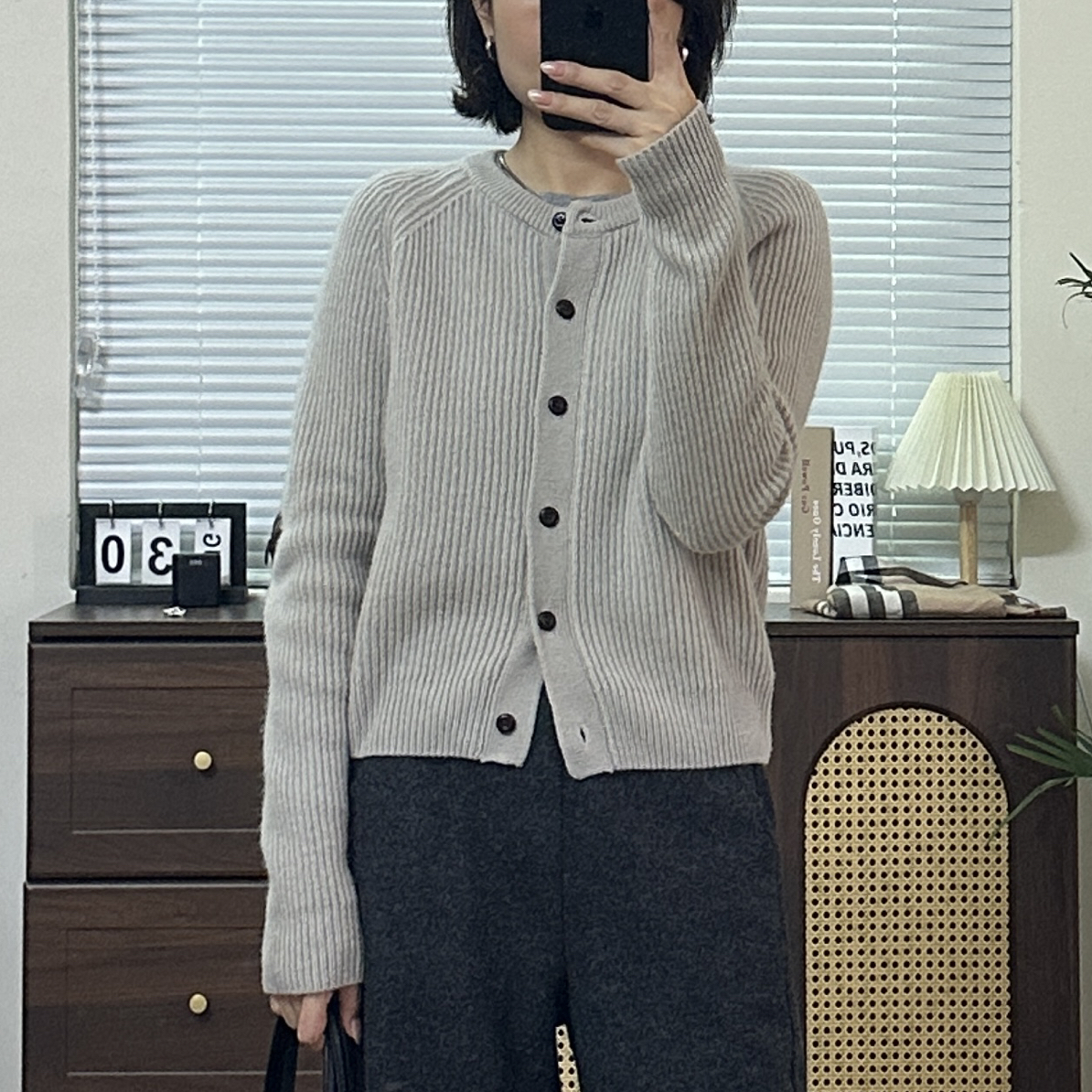 韩系竖坑条羊毛开衫