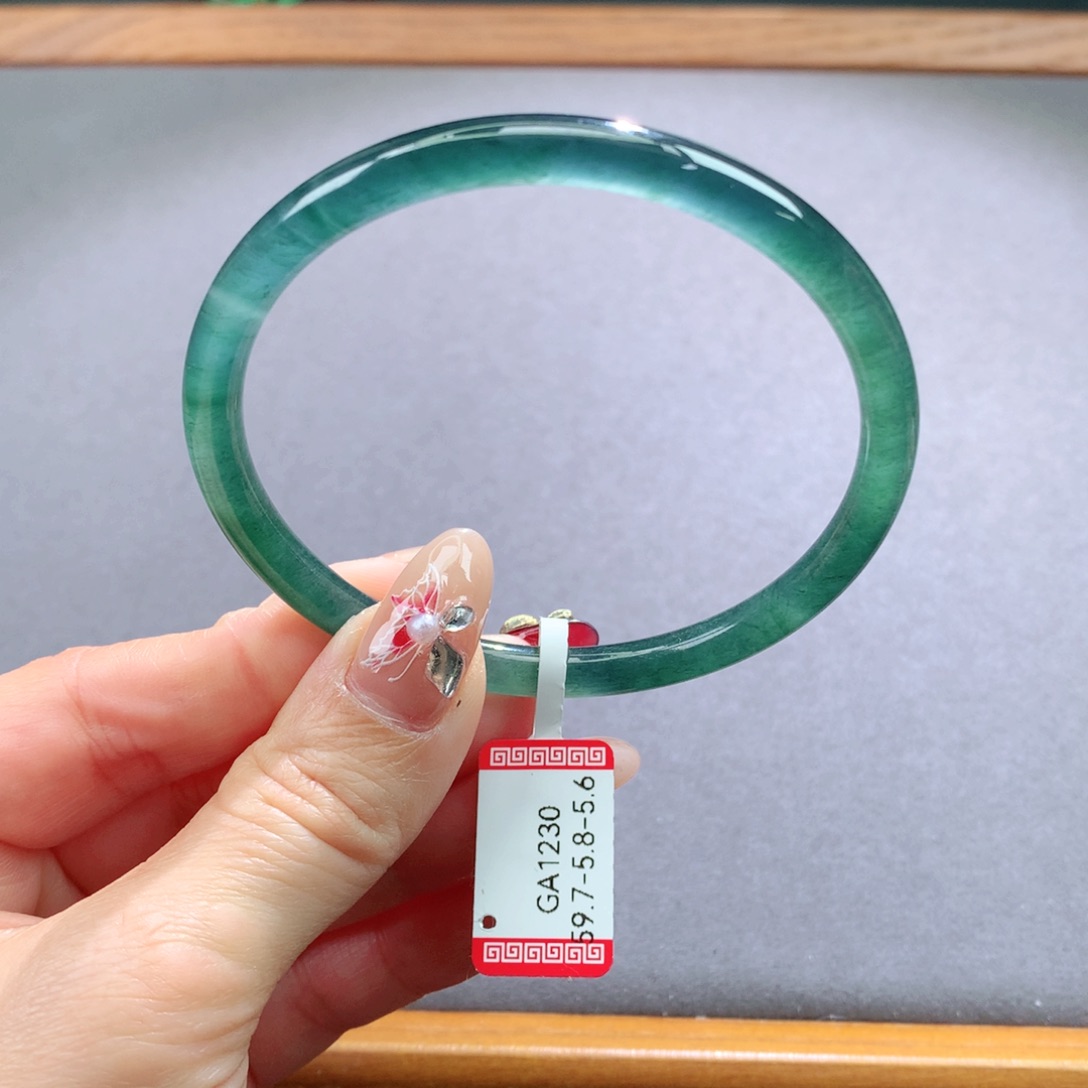 翡翠手镯未镶嵌天然翡翠手镯叮当镯