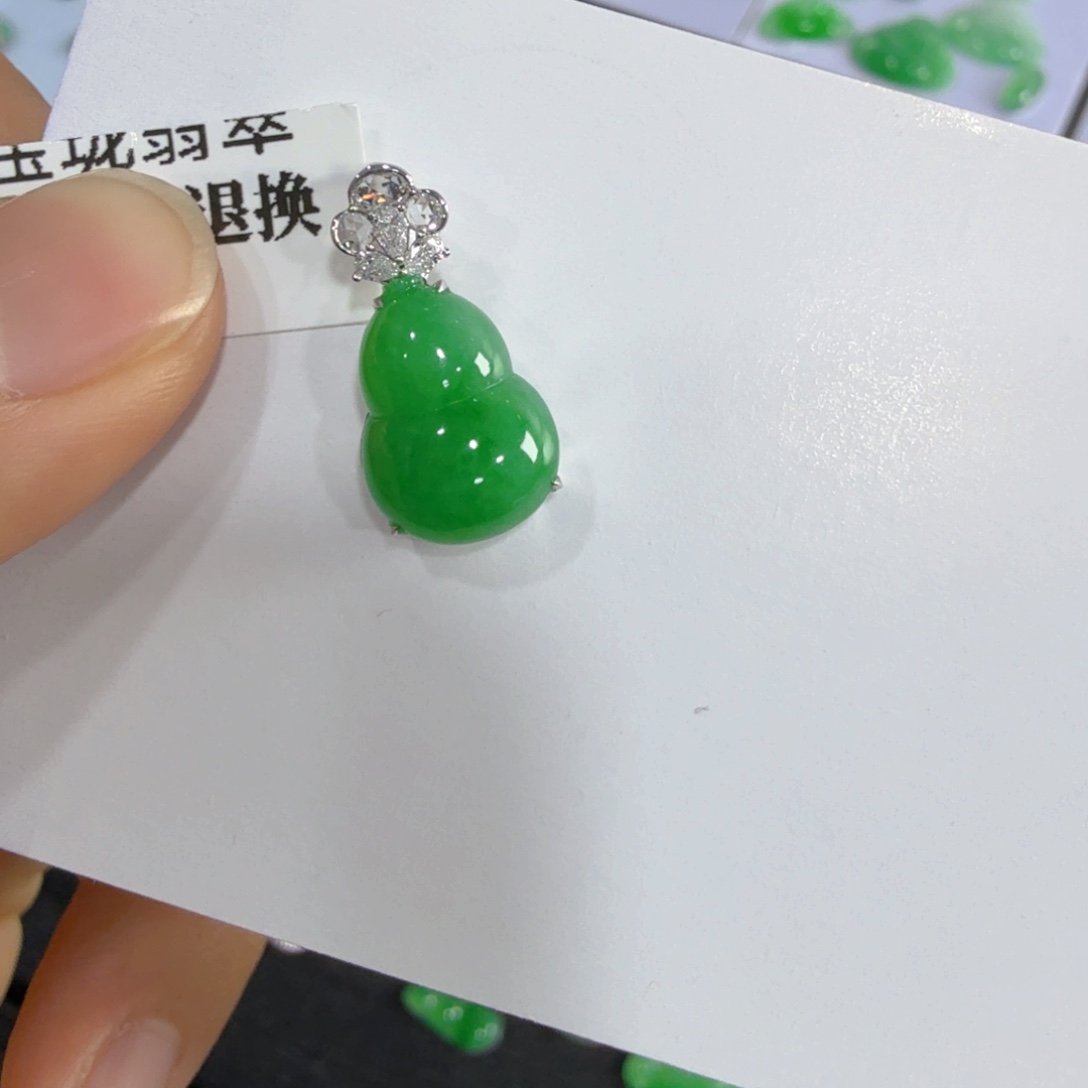 翡翠吊坠(不含链)18K金镶嵌葫芦
