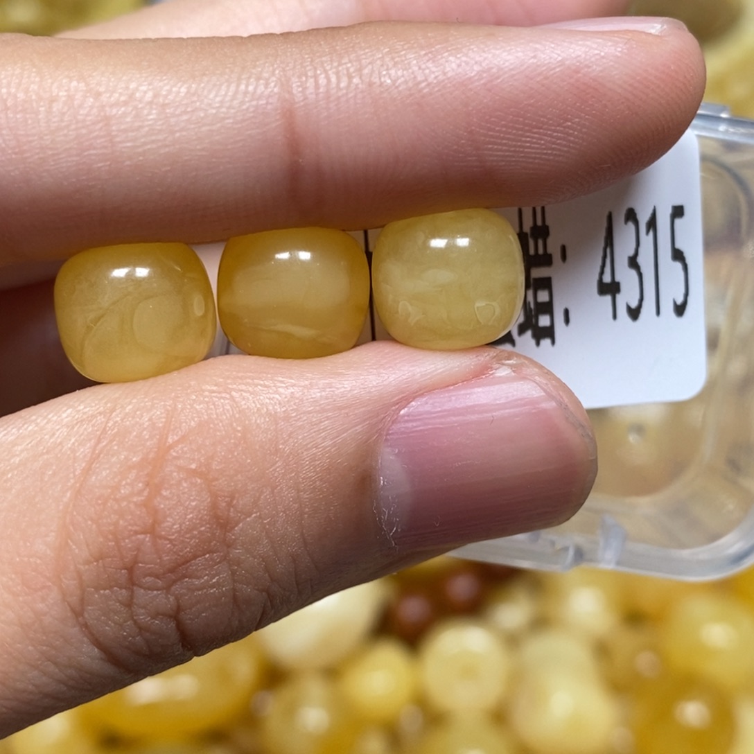 蜜蜡未镶嵌珠宝奇石4315