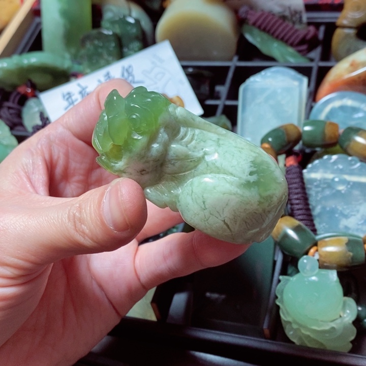 蛇纹石玉颈饰未镶嵌